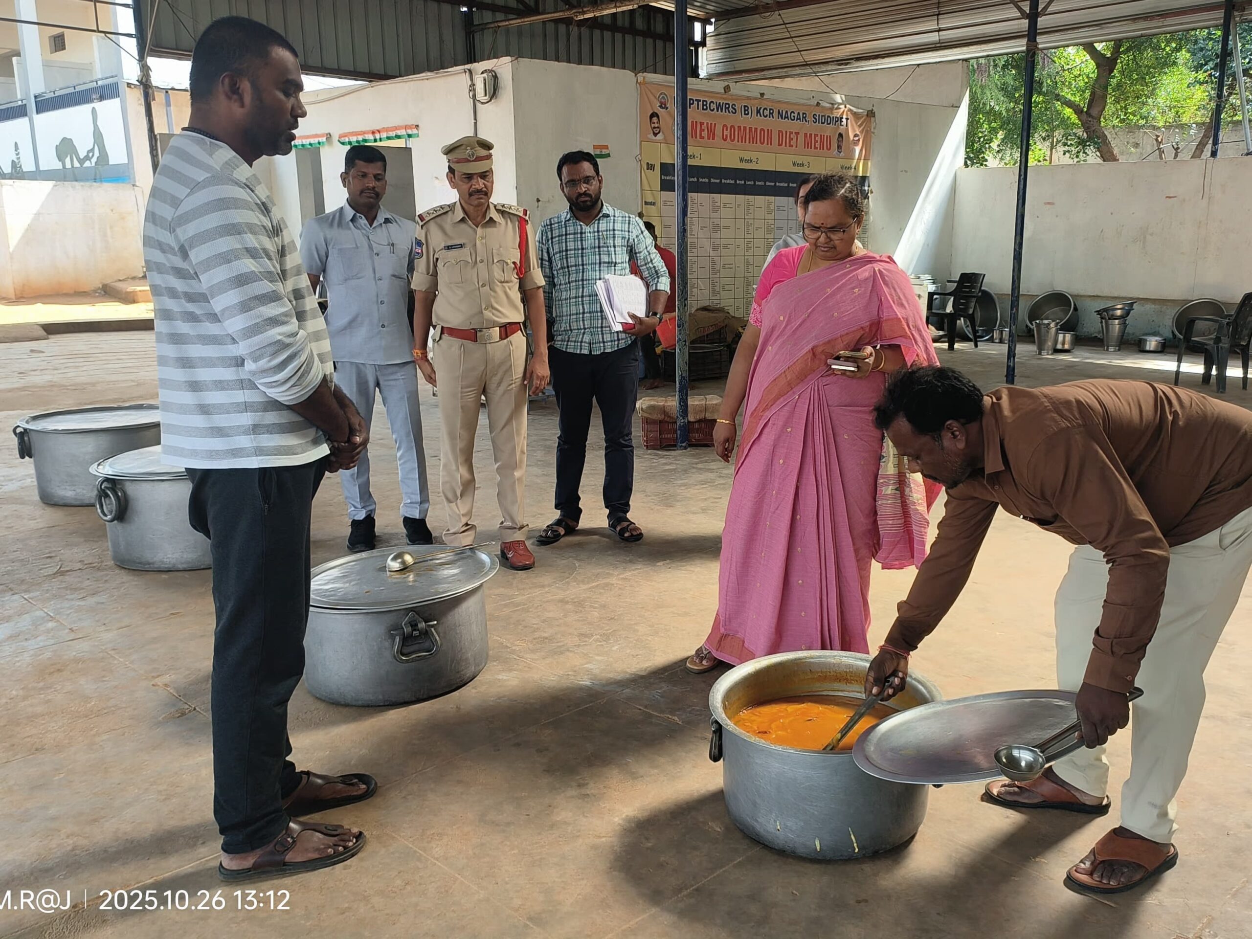 గురుకుల పాఠశాలను ఆకస్మిక తనిఖీ చేసిన కలెక్టర్