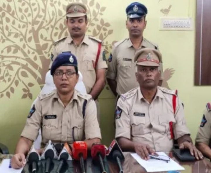 గాజువాక హత్య కేసులో పోలీసులు కీలక విషయాలు