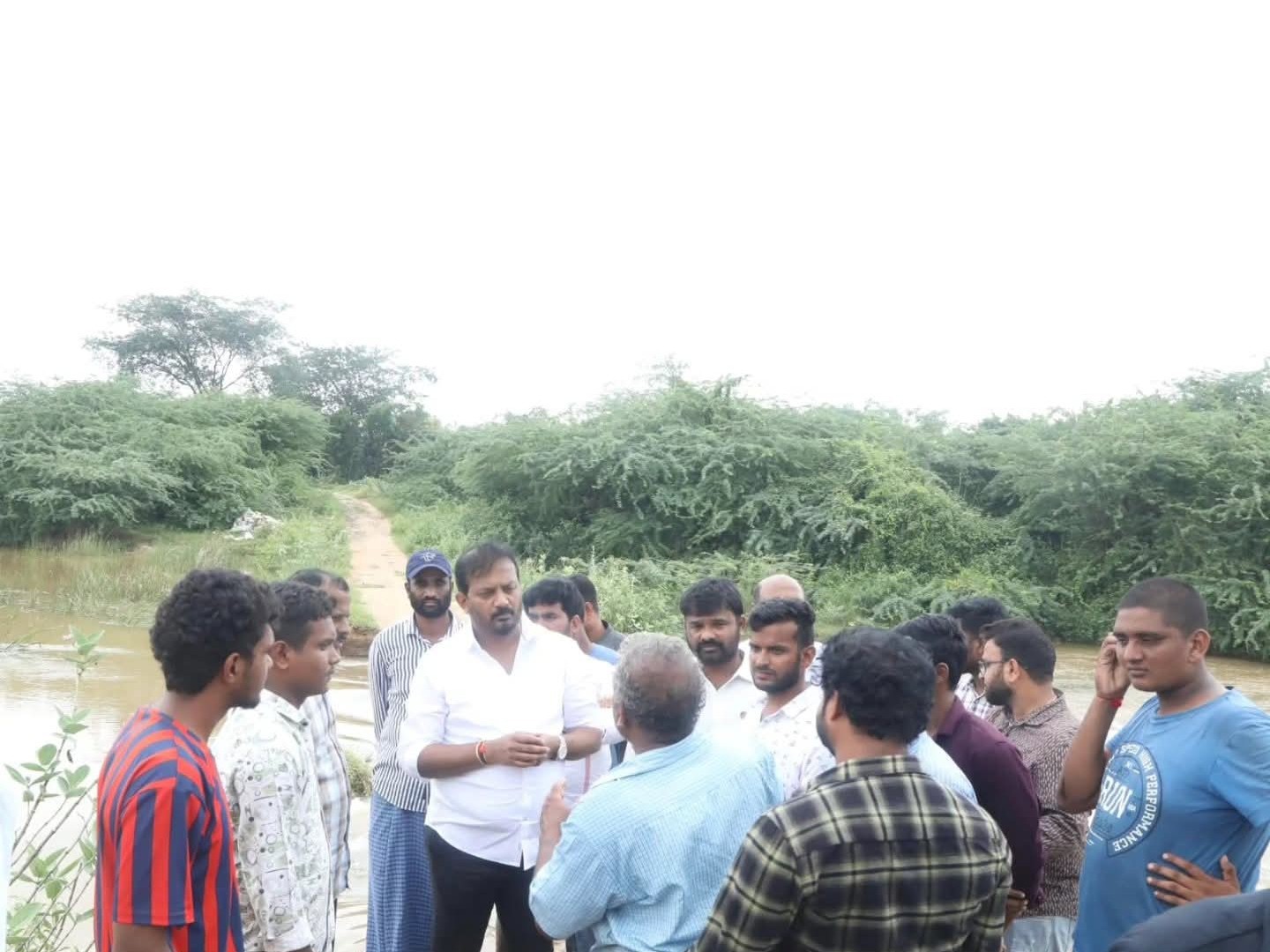 చెక్ డ్యామ్ ఏర్పాటుకు చర్యలు: దివాకర్ రెడ్డి
