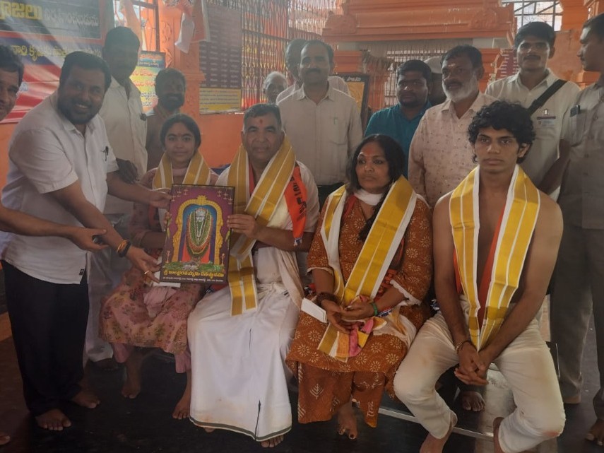 కాలభైరవుడిని దర్శించుకున్న ప్రభుత్వం ముఖ్య సలహాదారు