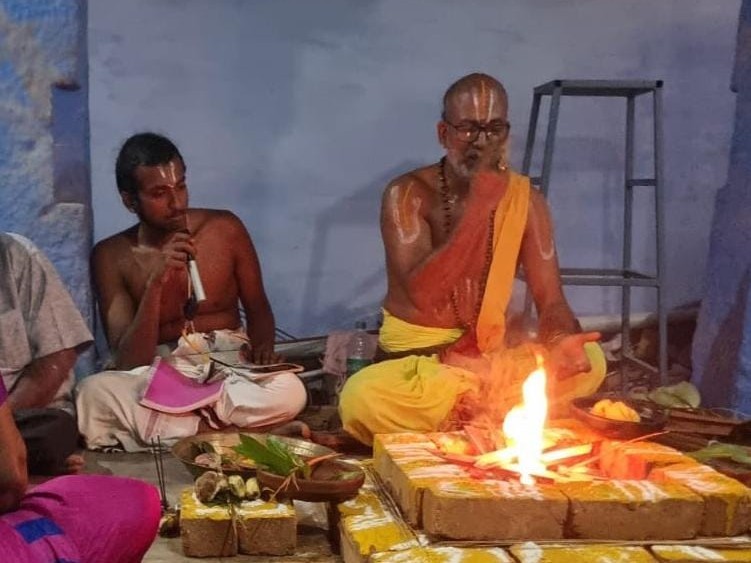 సదుంలో ధ్వజస్తంభం పునర్వస్థాపన పూజ