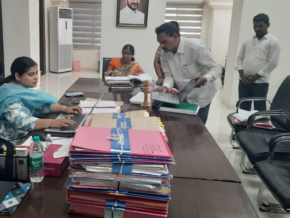 ‘భూభారతి దరఖాస్తులకు అత్యంత ప్రాధాన్యత ఇవ్వాలి’