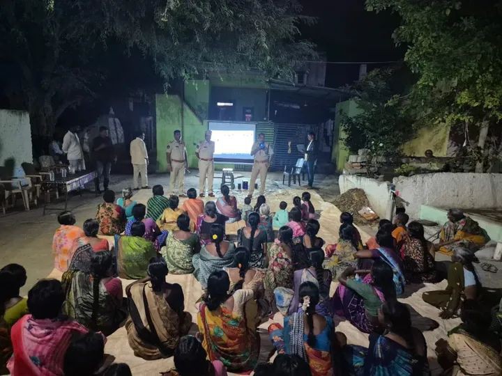 జిల్లా పోలీసుల ‘వారధి’ అవగాహన కార్యక్రమం