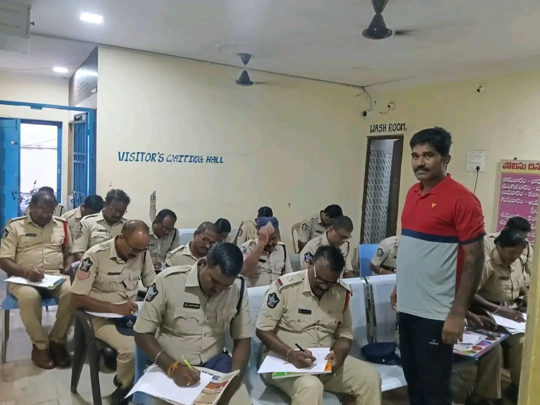 పోలీసులకు వ్యాస రచన పోటీలు