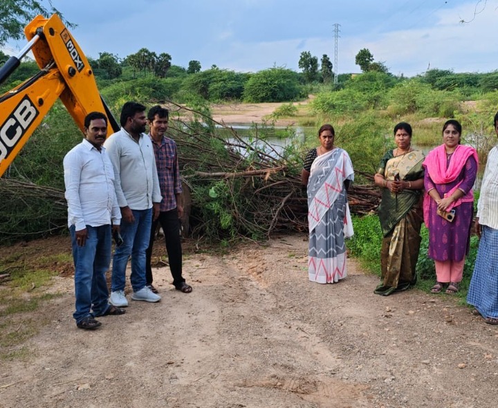 పాలేరును పరిశీలించిన స్పెషల్ ఆఫీసర్