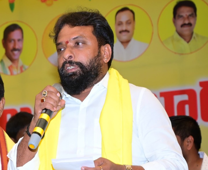 తుఫాన్ నేపథ్యంలో అప్రమత్తంగా ఉండాలి: మంత్రి
