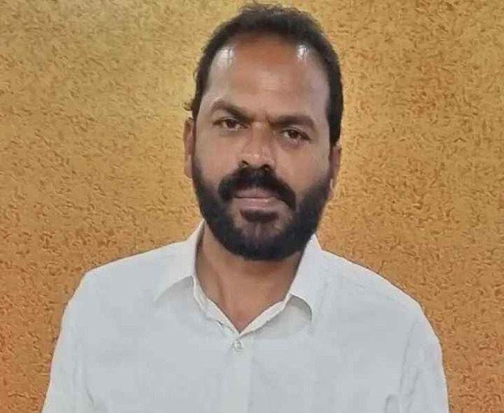 జిల్లాలో నేడు పాఠశాలలకు సెలవు: డీఈవో