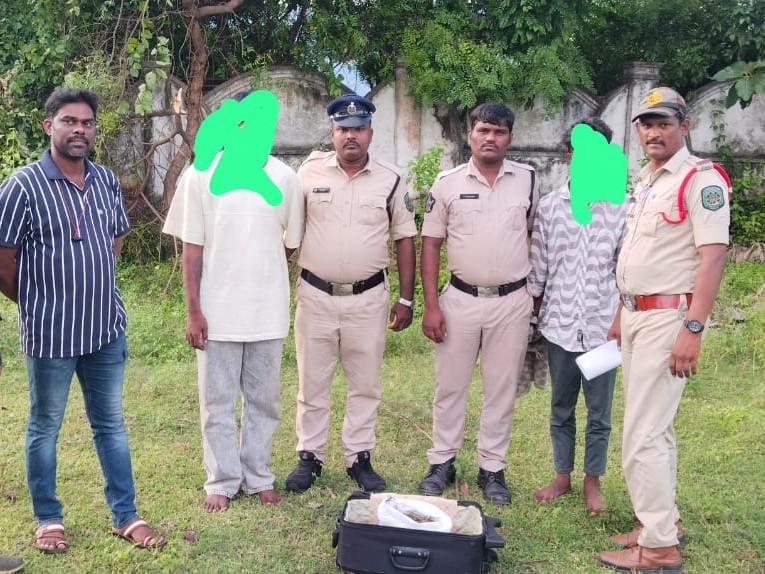 2 కేజీల గంజాయి స్వాధీనం.. ఇద్దరి అరెస్ట్