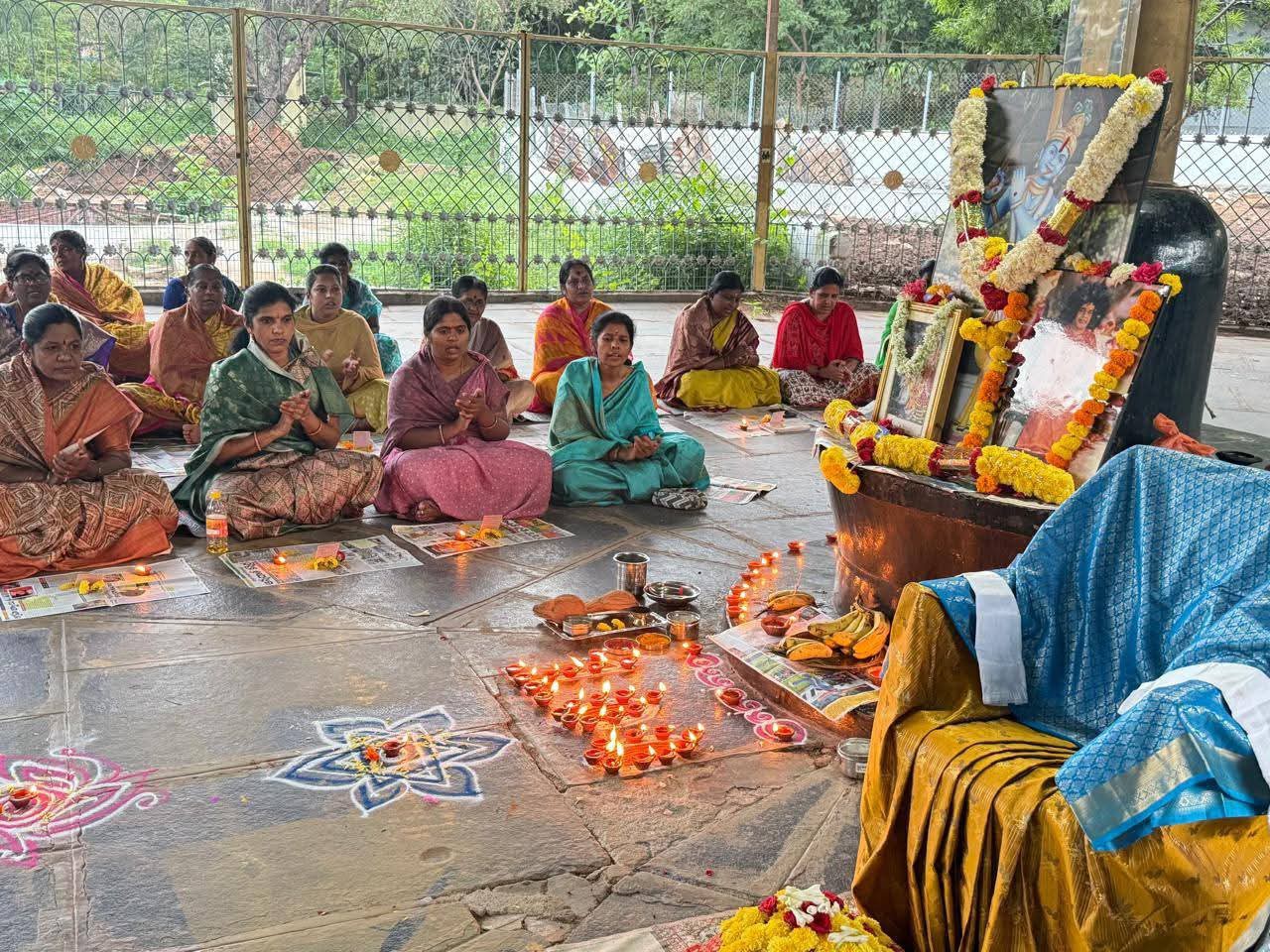 భజనలతో మార్మోగిన గోకులం పరిసరాలు