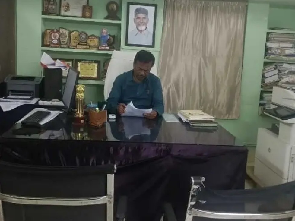 రాజాం మున్సిపల్ కార్యాలయంలో కంట్రోల్ రూమ్ ఏర్పాటు