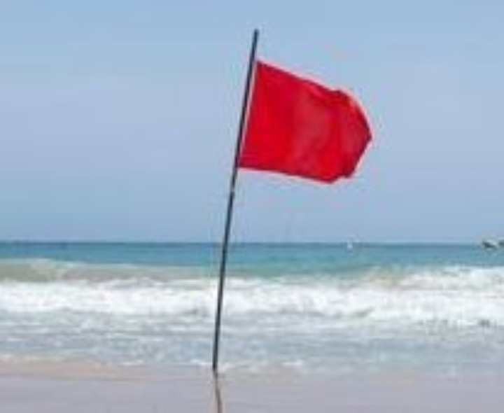 పాకాల సముద్ర తీరంలో ఎగిరిన ఎర్రజెండా