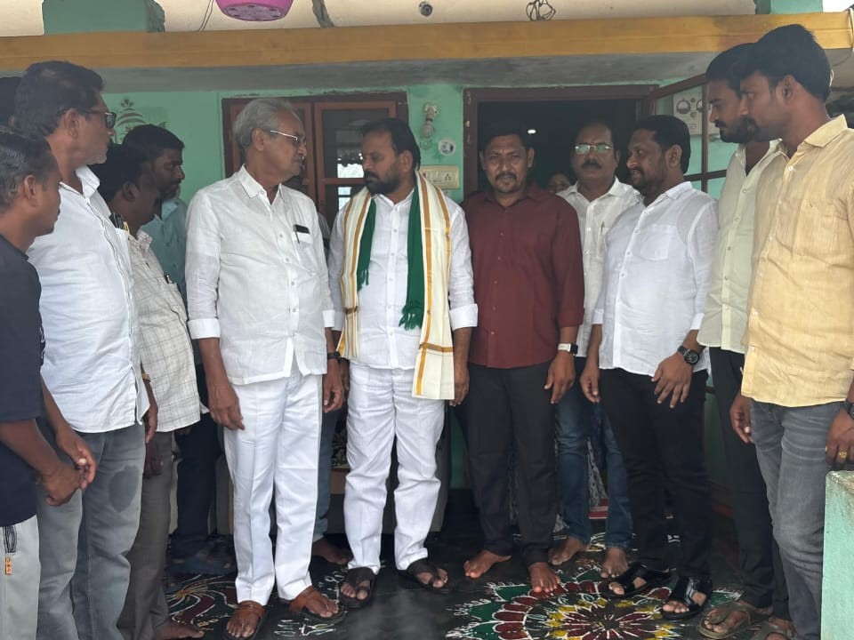 మండల కాంగ్రెస్ పార్టీ అధ్యక్షుడుని పరామర్శించిన ఎమ్మెల్యే