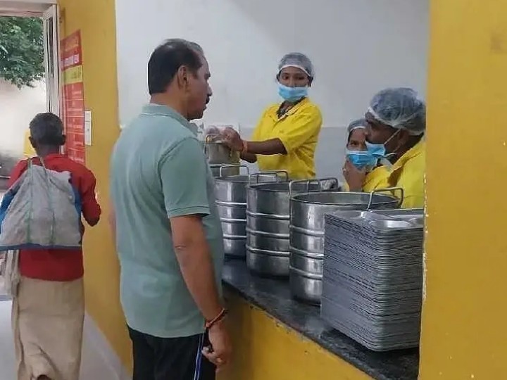 ‘అన్న క్యాంటీన్‌ను తనిఖీ చేసిన కమిషనర్’