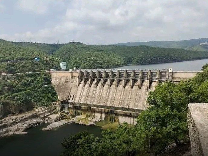 శ్రీశైలం జలాశయానికి పెరిగిన వరద