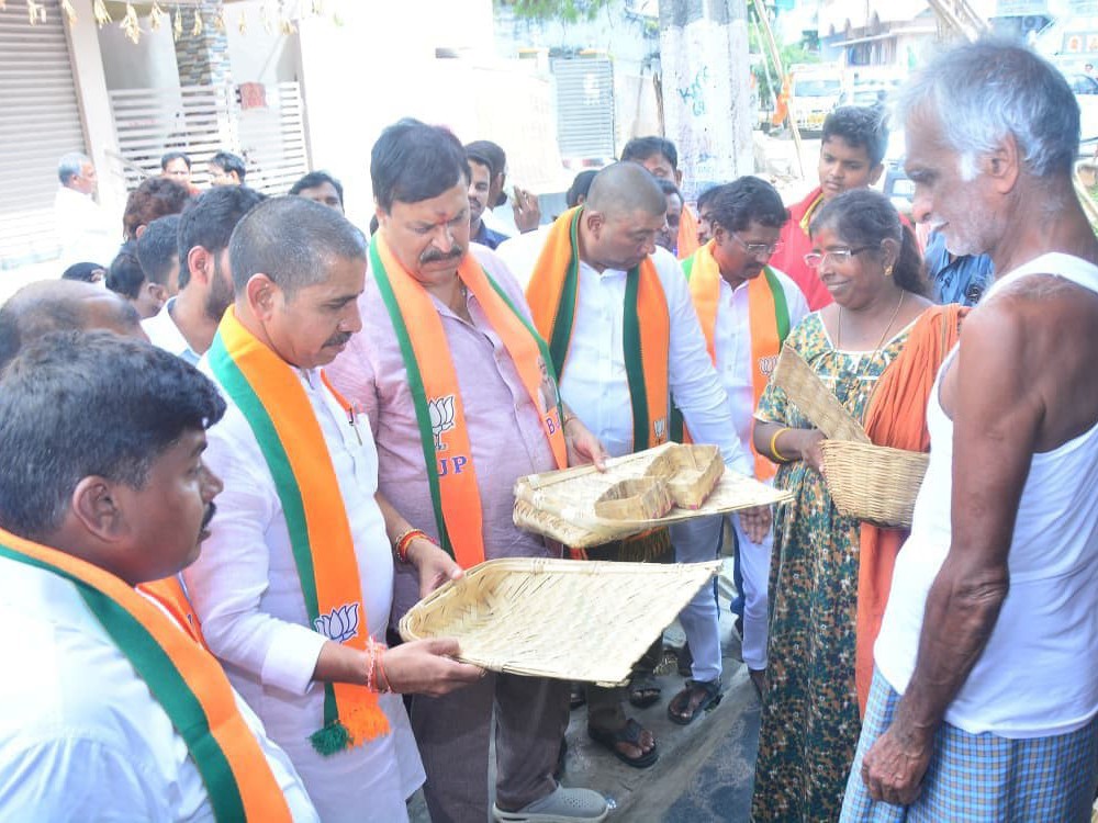 ‘చేతి వృత్తులకు చేయూతనిద్దాం’