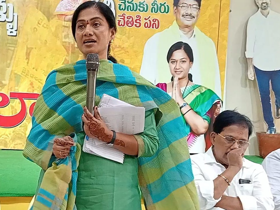 ‘తుఫాన్ నేపథ్యంలో  ప్రజలంతా అప్రమత్తంగా ఉండాలి’