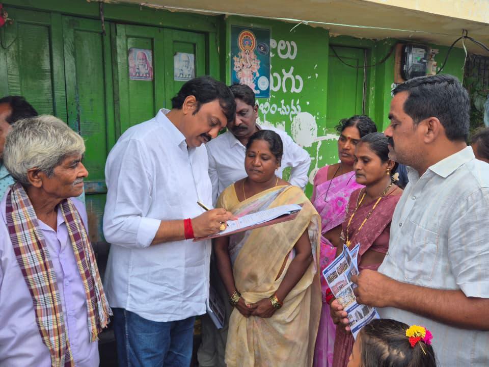 మాజీ ఎమ్మెల్యే ఆధ్వర్యంలో కోటి సంతకాల సేకరణ