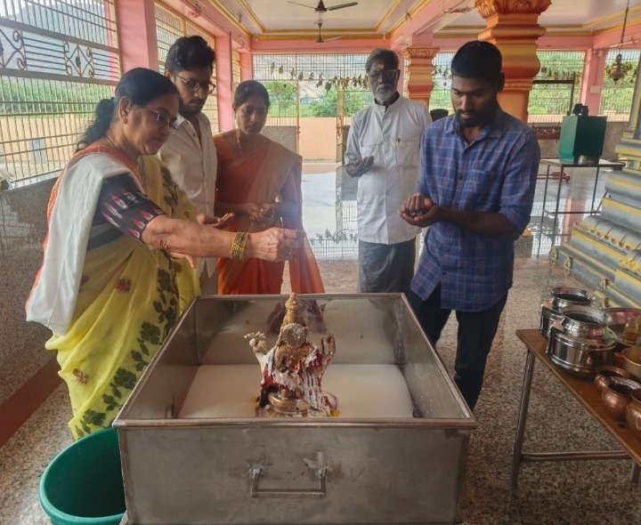 వైభవంగా శ్రీ సరస్వతి అమ్మవారికి పంచామృతాభిషేకం