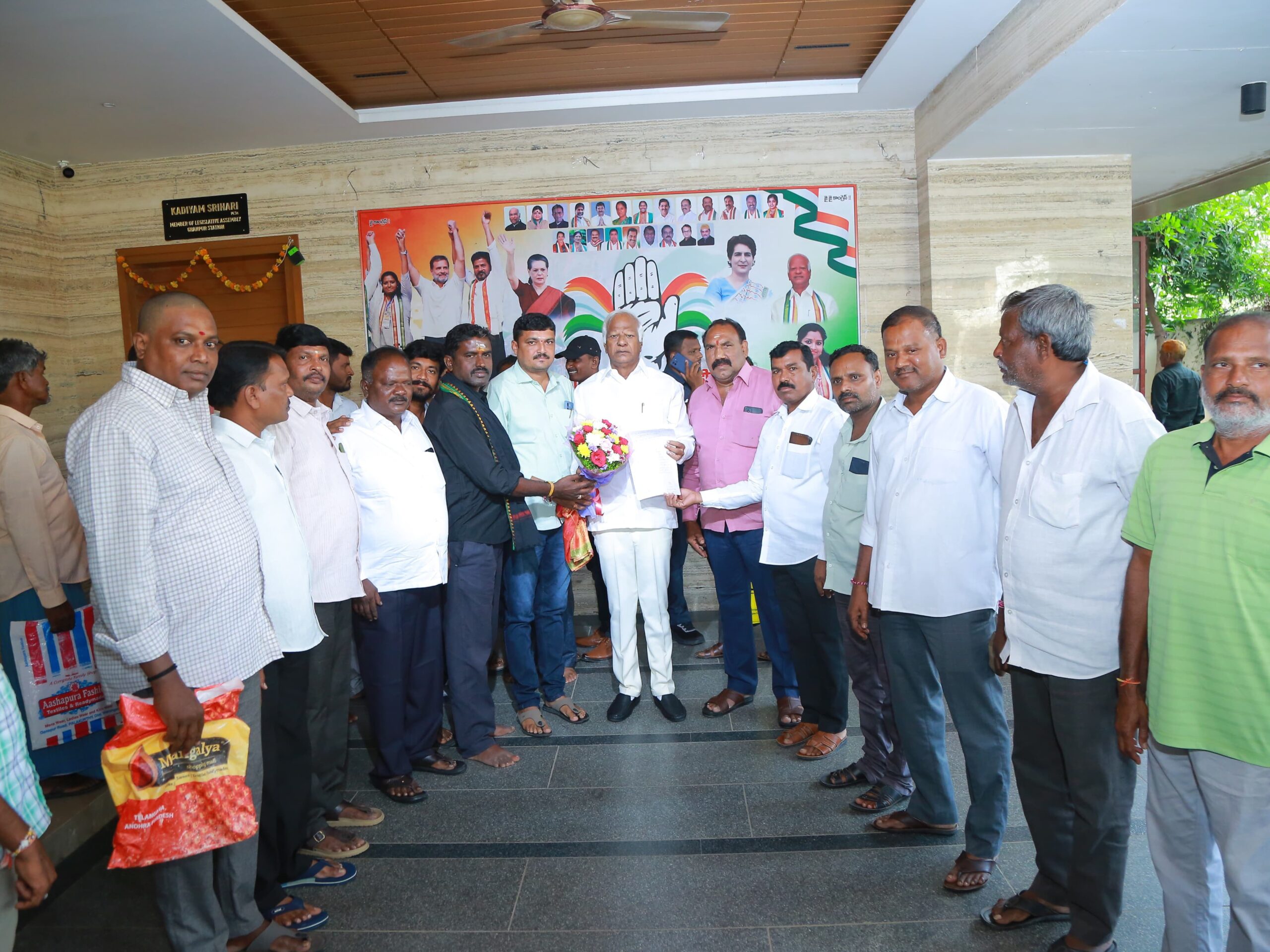 సొసైటీకి ఐదు ఎకరాల స్థలం ఇప్పించాలని ఎమ్మెల్యేకు విజ్ఞప్తి