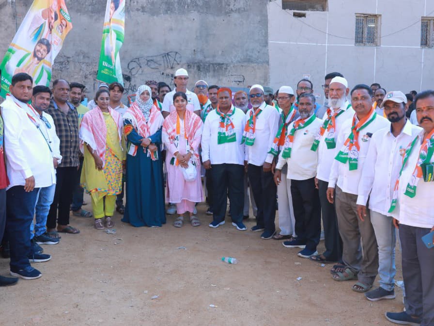 డోర్ టు డోర్ ప్రచారం నిర్వహించిన ఎమ్మెల్యే