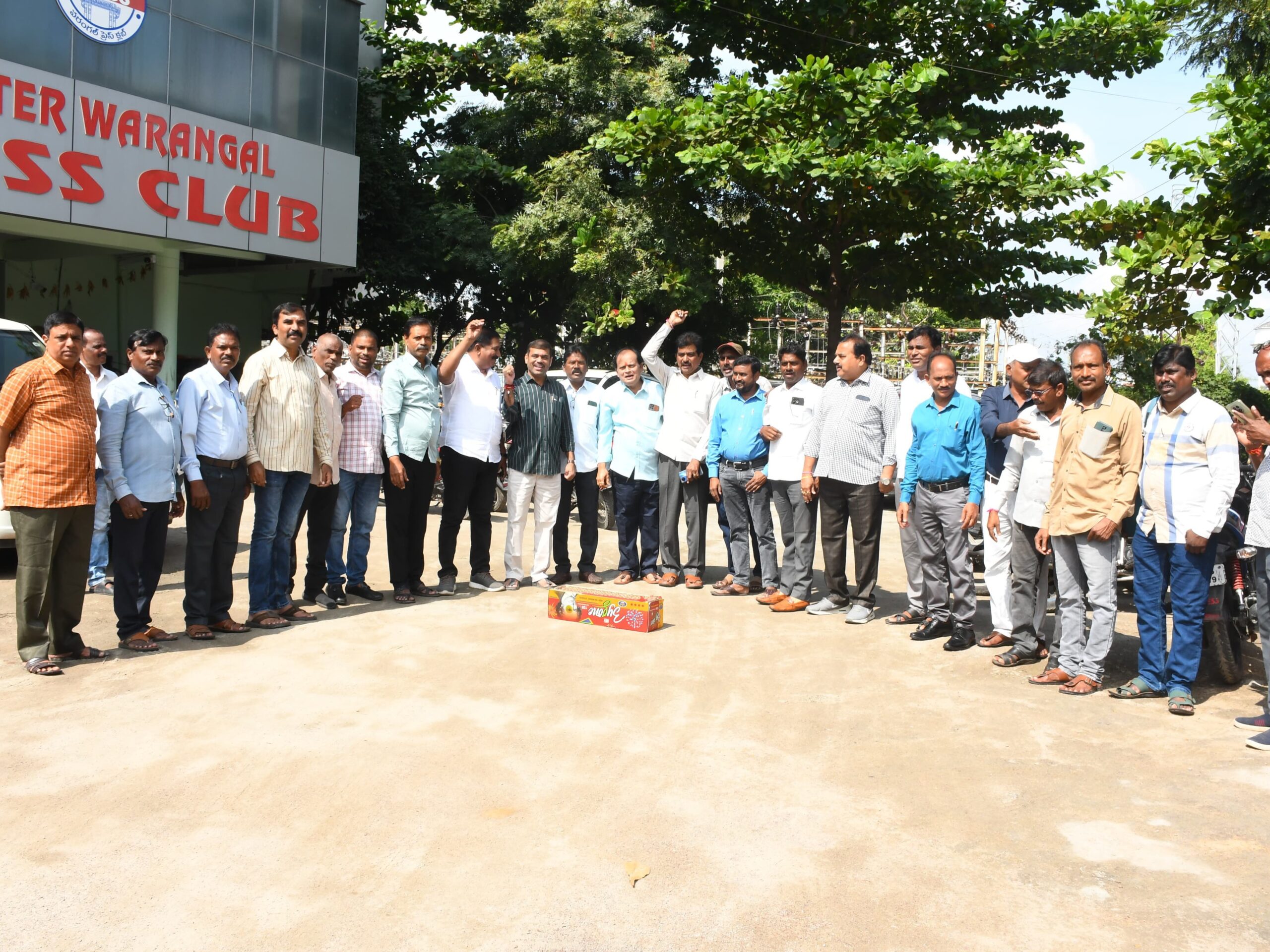 వరంగల్‌లో జర్నలిస్ట్‌ల సంబరాలు