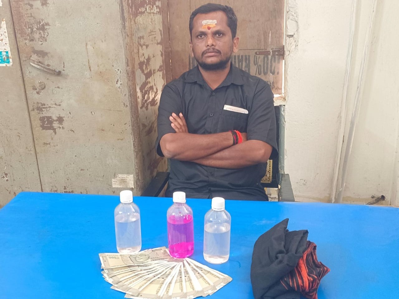 ఏసీబీకి పట్టుబడ్డ గ్రామ పరిపాలానాధికారి శ్రీనివాస్