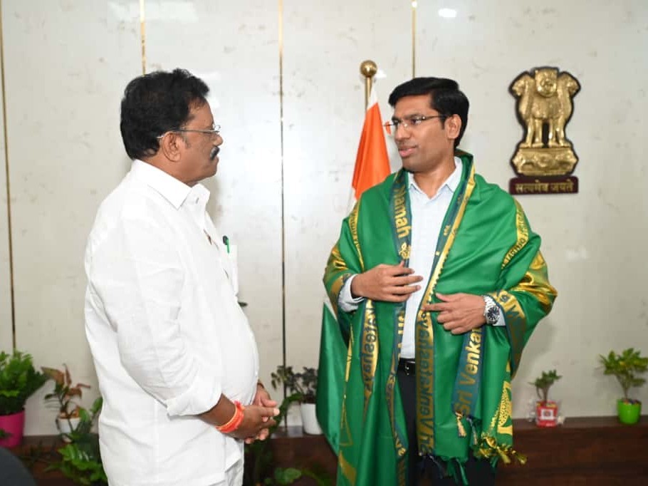 కలెక్టర్‌ను కలిసిన సత్యవేడు ఎమ్మెల్యే