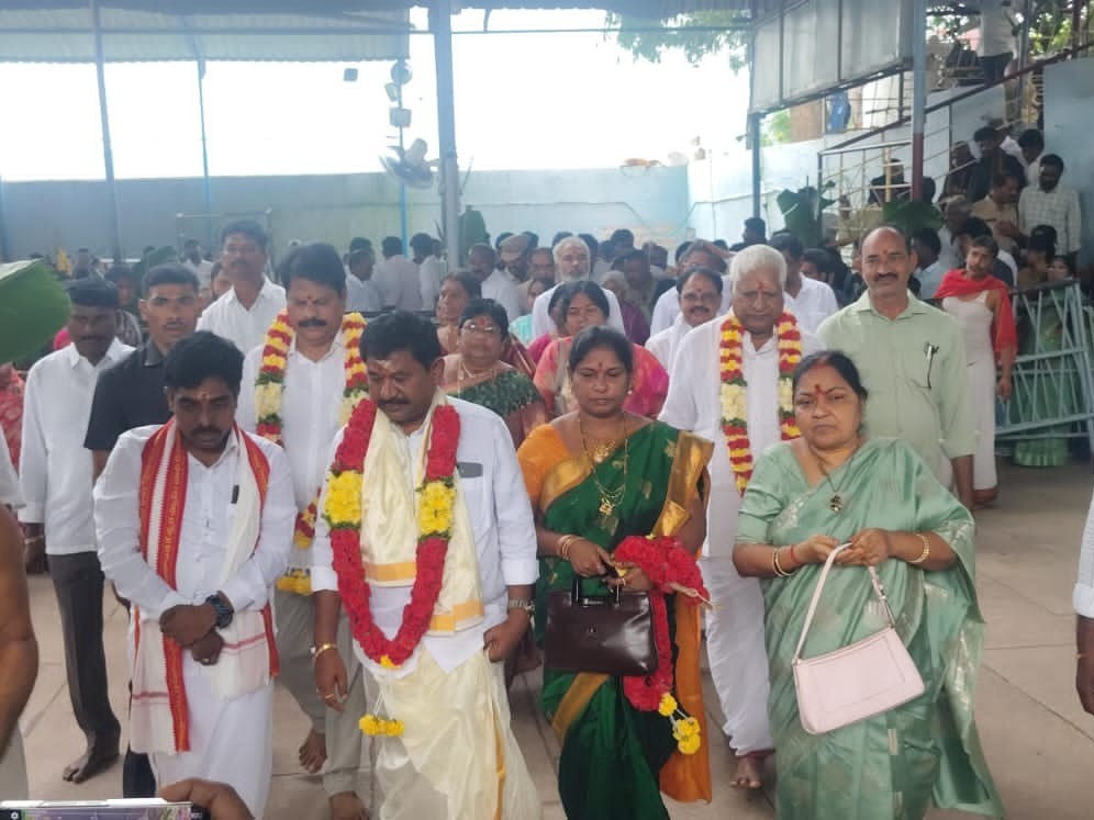 బాలా త్రిపుర సుందరి దేవి ఆలయంలో మంత్రి పూజలు