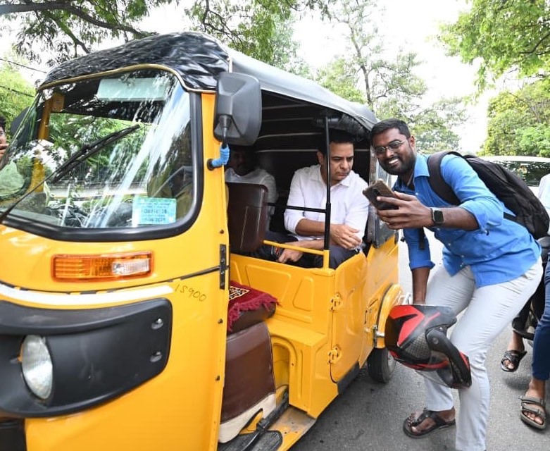 ఆటోలో ప్రయాణించిన కేటీఆర్