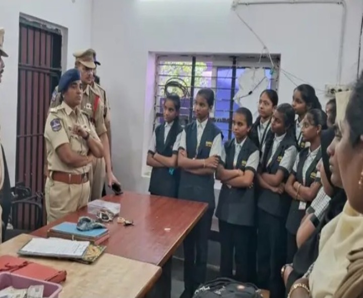 అమరవీరుల వారోత్సవాలులో ఓపన్ హౌజ్ కార్యక్రమం