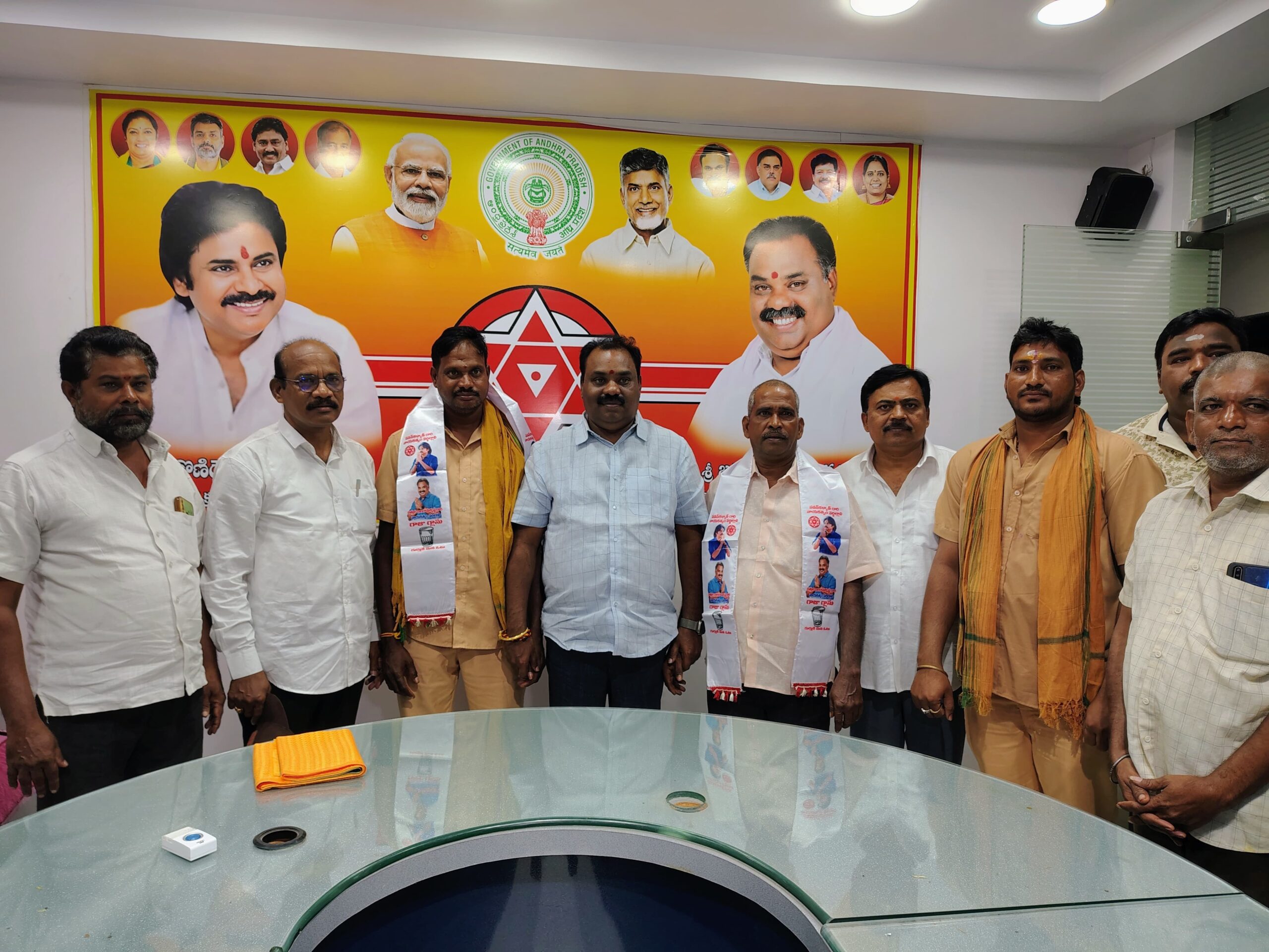ఎమ్మెల్యే సమక్షంలో జనసేనలోకి చేరికలు