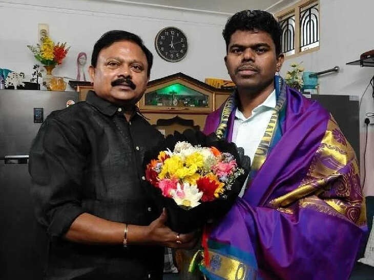 స్పెషల్ ఆఫీసర్‌ని కలిసిన MLA
