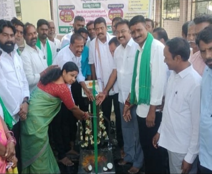 జమ్మికుంటలో వడ్లు కొనుగొలు కేంద్రం ప్రారంభం