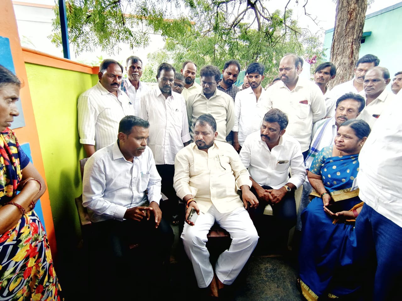 పెద్దన్నను పరామర్శించిన సాకే శైలజనాథ్