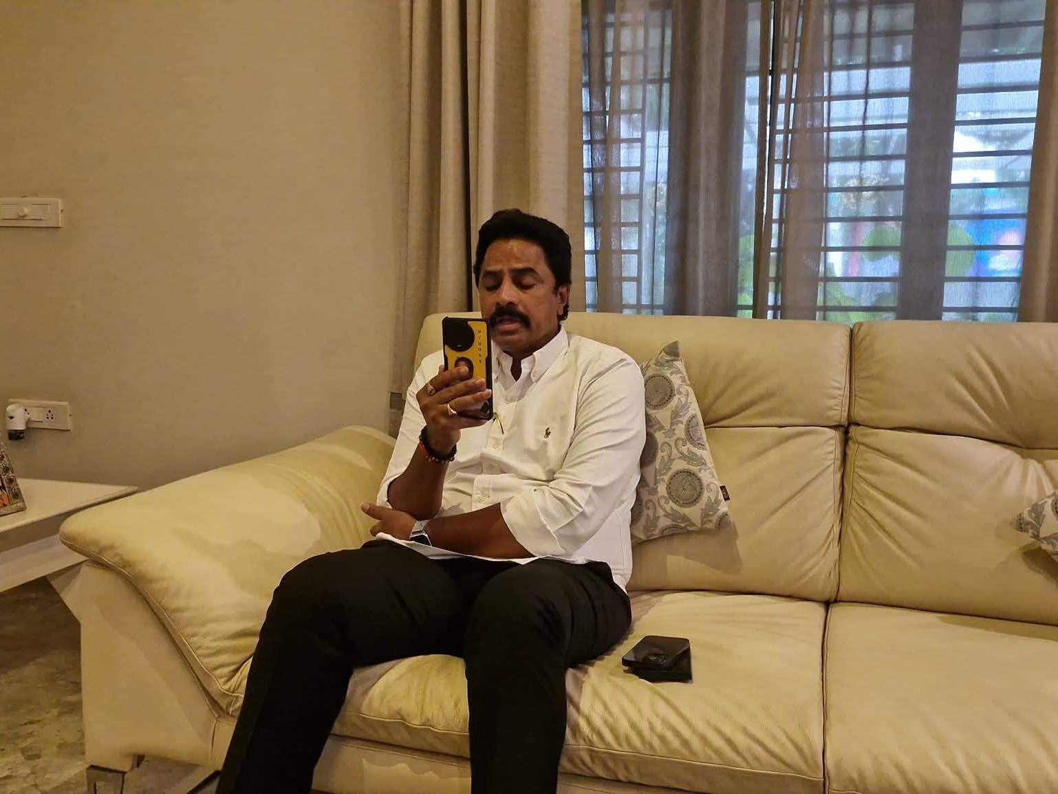 అధికారులతో ఎమ్మెల్యే వీడియో కాన్ఫరెన్స్
