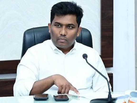 అధికారుల ఫోన్ నంబర్లు ఇవే.!