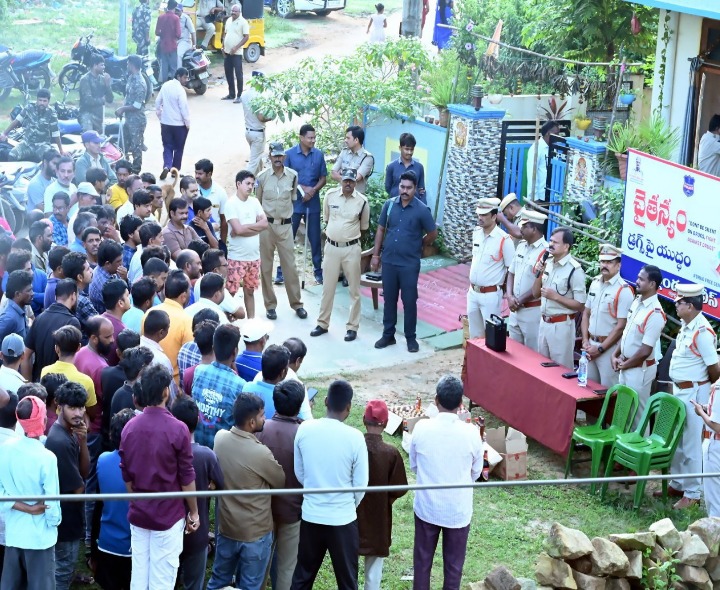 కమ్యూనిటీ కనెక్ట్ ప్రోగ్రాం నిర్వహించిన డీఎస్పీ