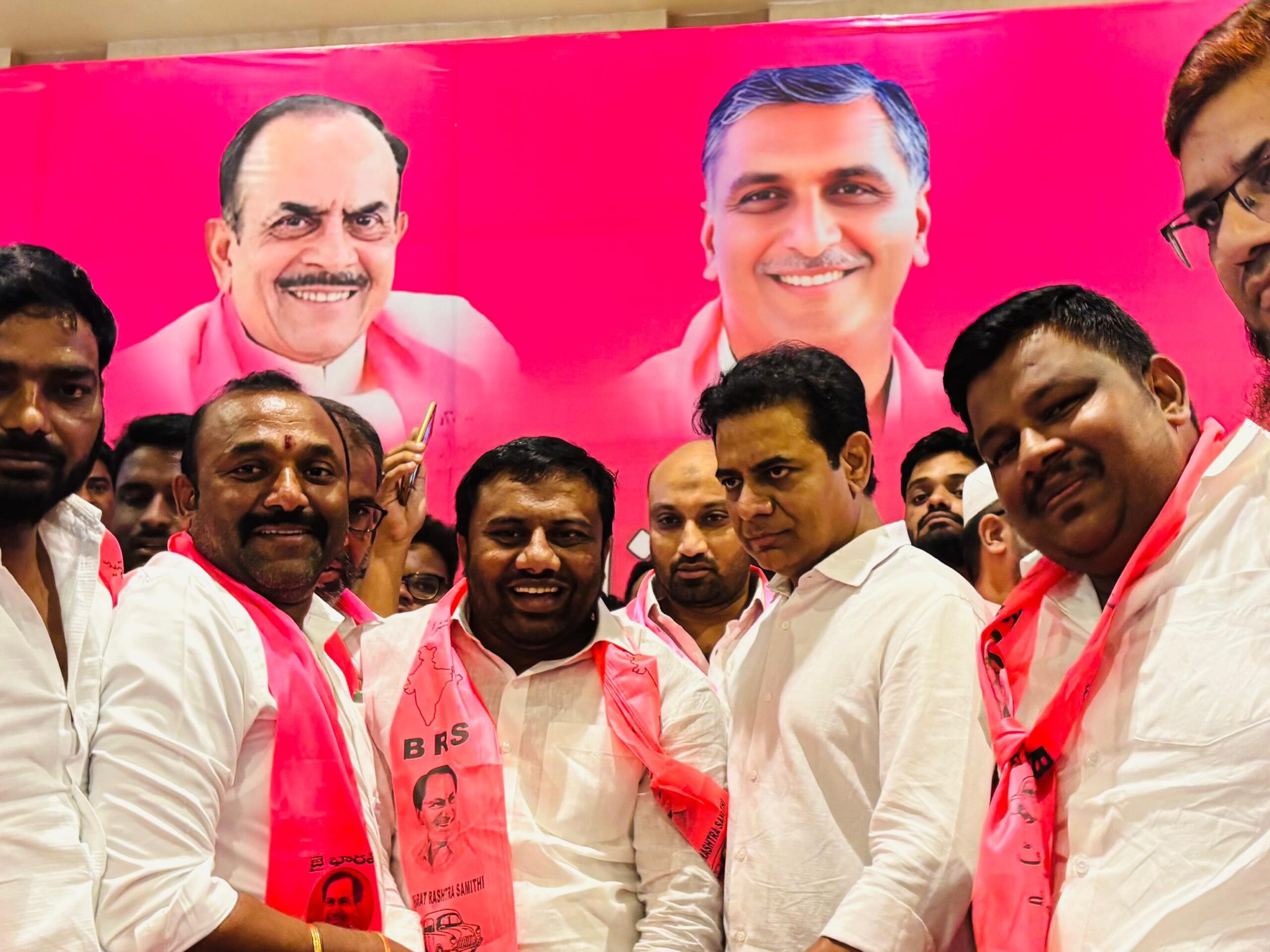 కాంగ్రెస్ మైనారిటీలను నమ్మించి మోసం చేసింది: KTR