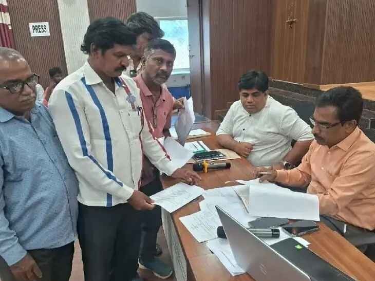 వార్డుల సమస్యలు పరిష్కరించాలని సీపీఎం వినతి