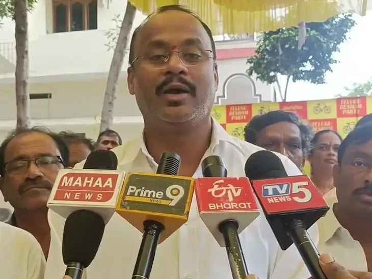 51 మంది లబ్ధిదారులకు CMRF చెక్కుల పంపిణీ