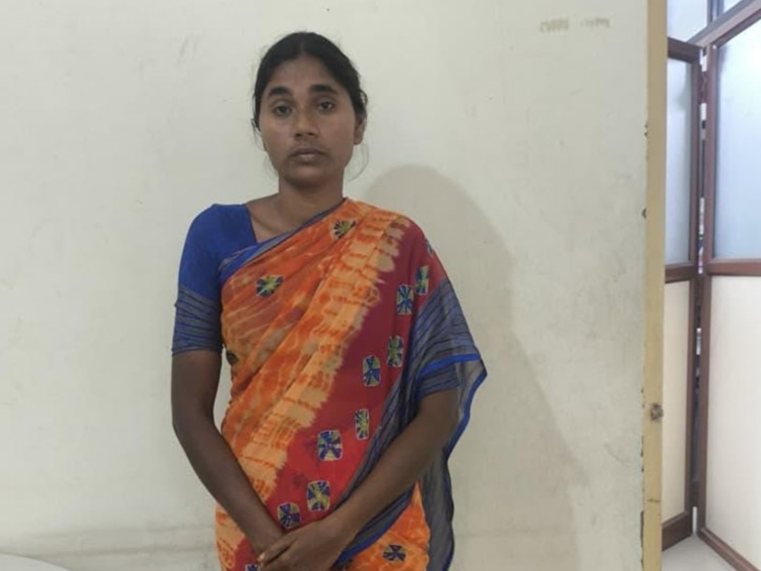చున్నీతో గొంతు బిగించి హత్య