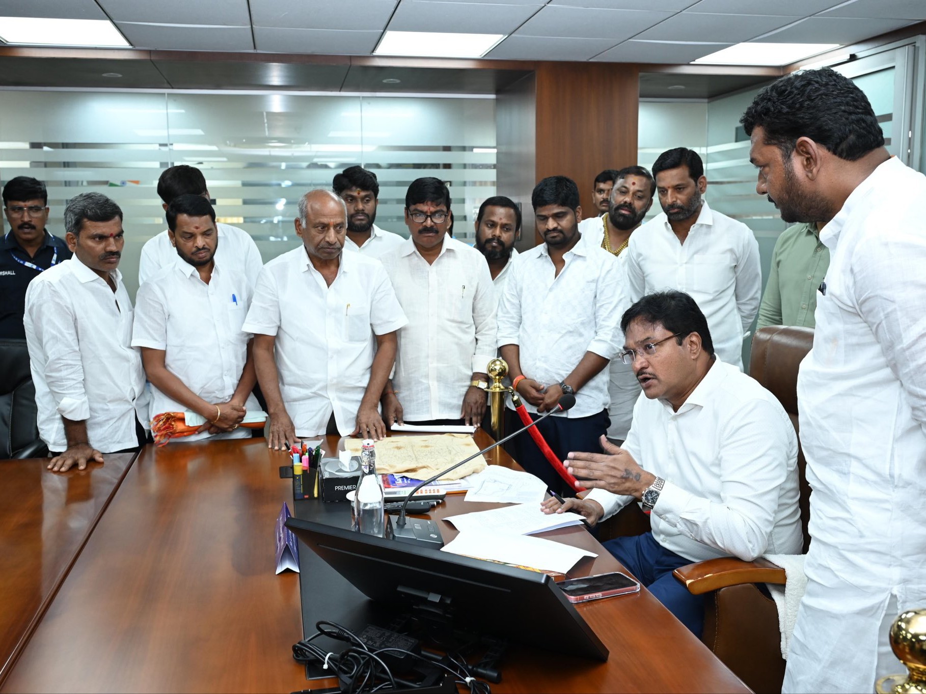 హైడ్రా ప్రజావాణికి 52 ఫిర్యాదులు