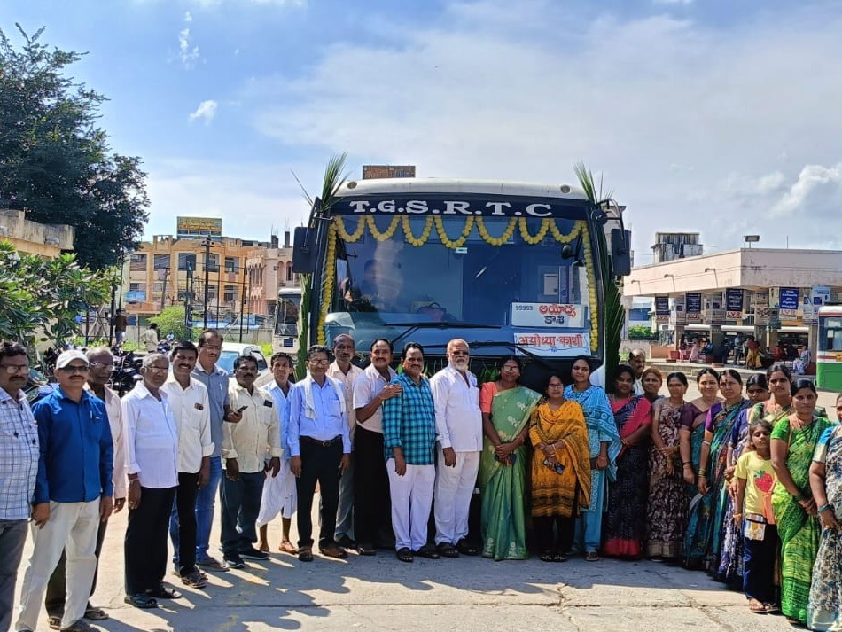 అయోధ్యకు బయలుదేరిన ఆర్టీసీ బస్సు