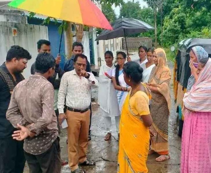 అత్యవసరమైతే తప్పా బయటకు రాకండి: కమిషనర్