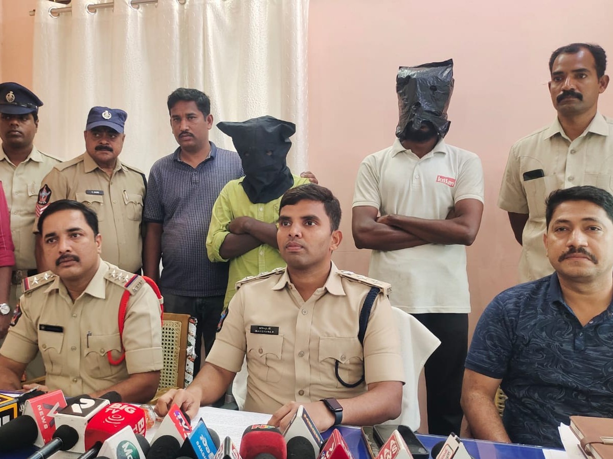 గంజాయిని విక్రయిస్తున్న ఇద్దరు అరెస్ట్