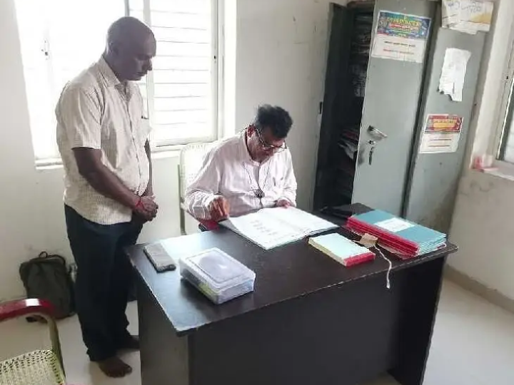 గ్రామపంచాయతీని ఆకస్మికంగా తనిఖీ చేసిన DLPO