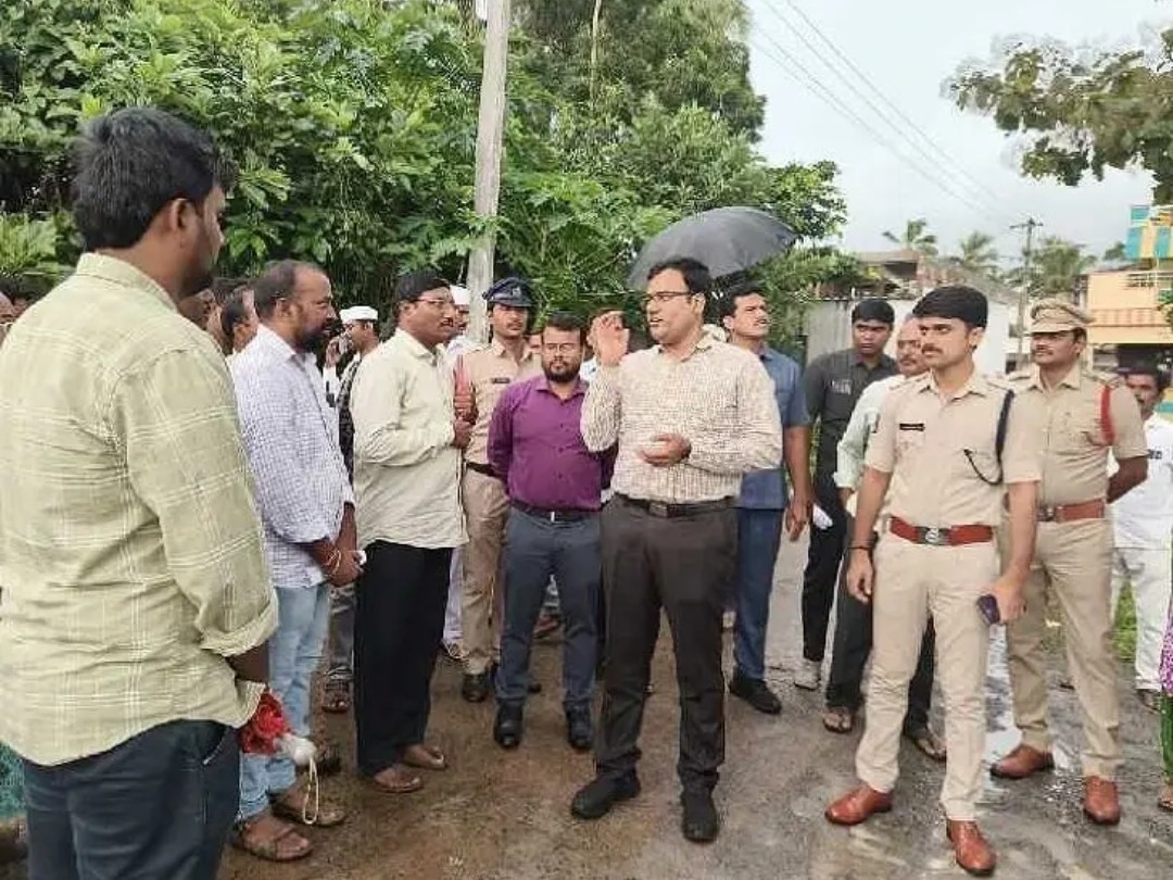 ప్రాణ నష్టం లేకుండా లక్ష్యంగా పనిచేయాలి: ప్రత్యేక అధికారి