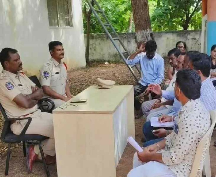 ‘హాస్టల్ విద్యార్థుల పట్ల జాగ్రత్తగా ఉండాలి’
