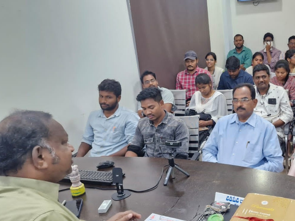 సిబ్బందికి సెలవులు రద్దు: కమిషనర్