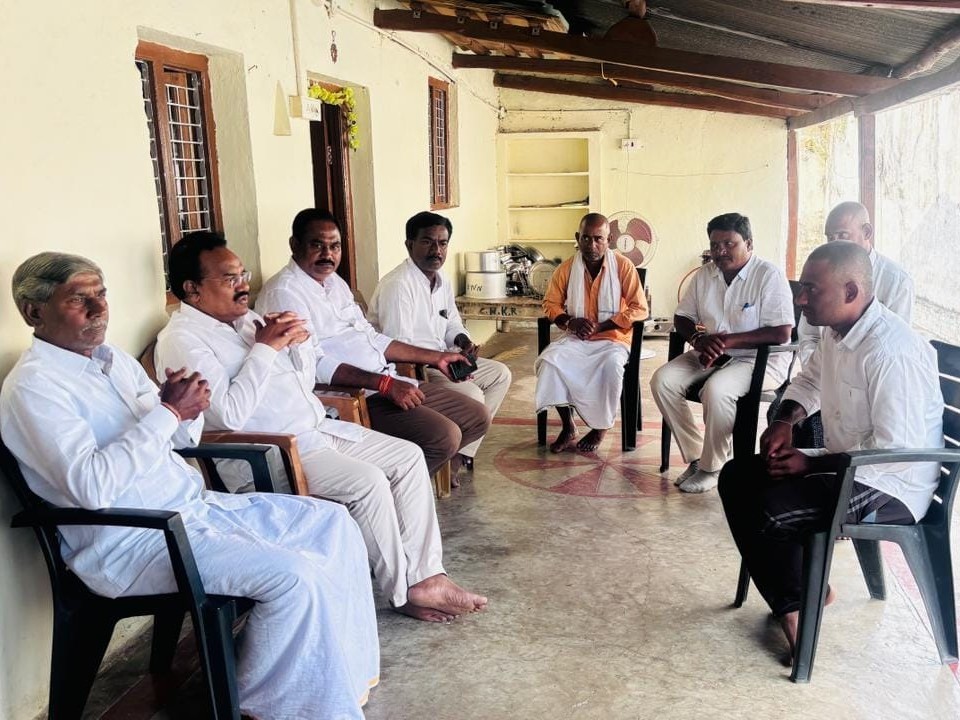 భీంపూర్ లో పర్యటించిన ఎంపీ